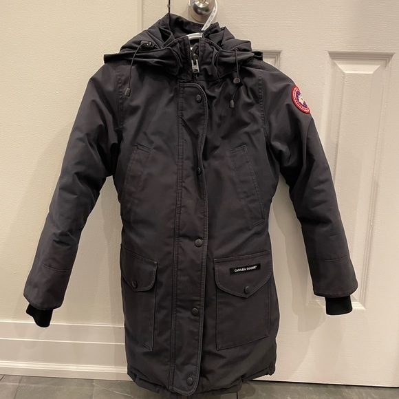 Authentic Navy Canada Goose Jacket Women - Picture 2 of 10